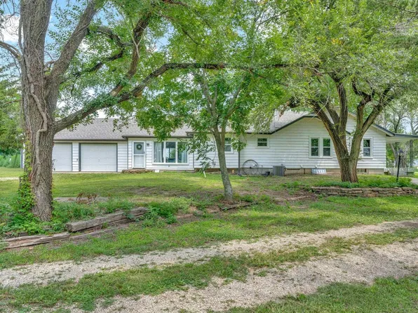 5228 SE 61st St, Berryton, KS 66409