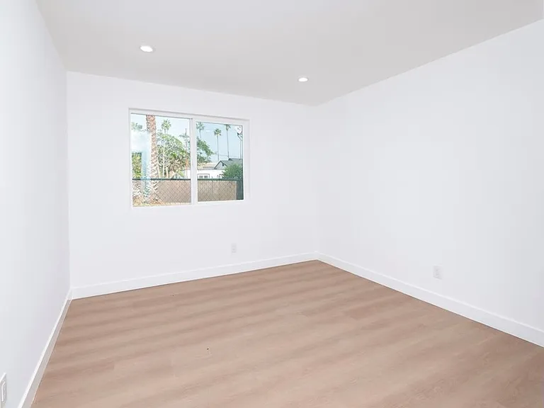 5741 S Saint Andrews Pl #1/2 — Photo 11