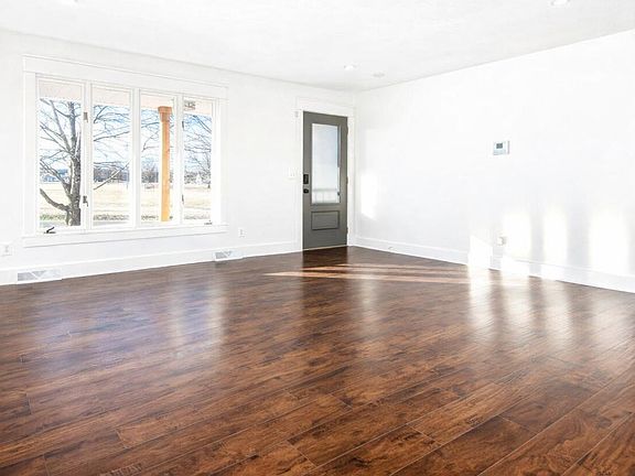 5th image of 41 E Cedar Street