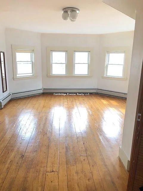 Building Photo - 139 Antrim St #1