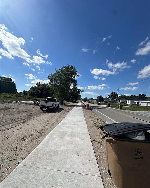 1st image of 425 Bell BLVD S