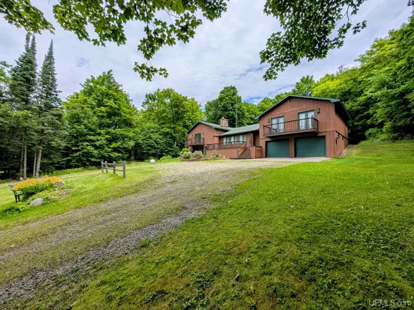 312 Bates Amasa Rd, Iron River, MI 49935