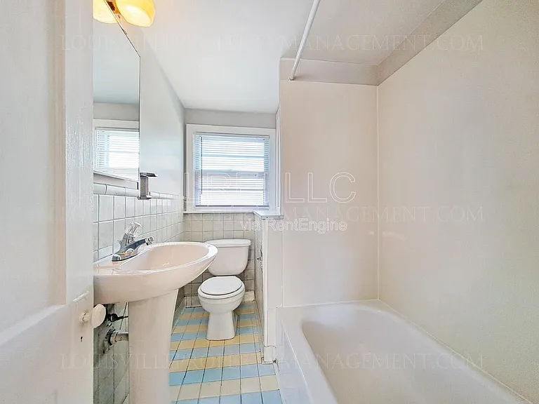 1035 Baxter Ave #3 — Photo 9