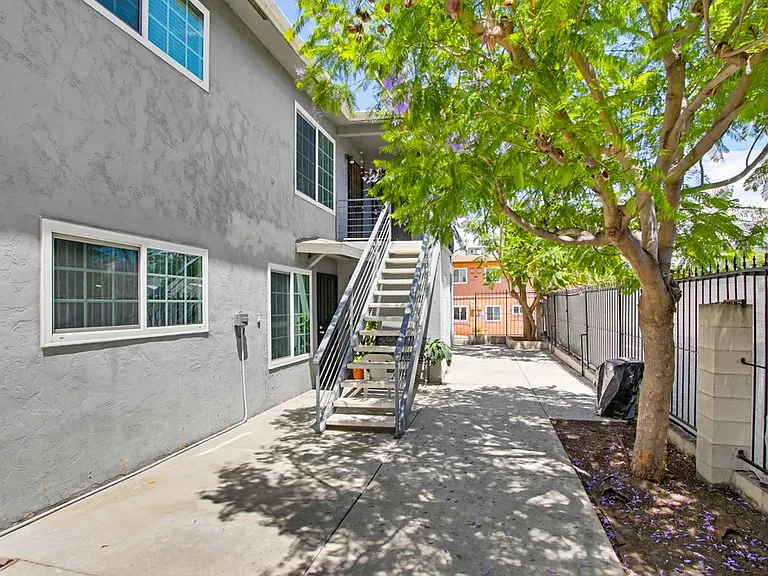 4255 1/2 Altadena Ave — Photo 18