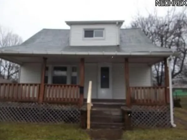 2245 Burton St SE, Warren, OH 44484