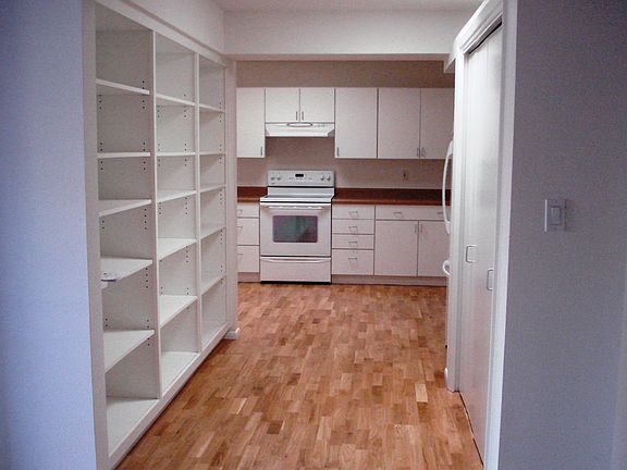 3rd image of 501 Calle De Leon