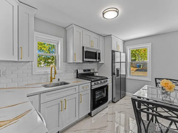 24 Lee Ave, Hopelawn, NJ 08861