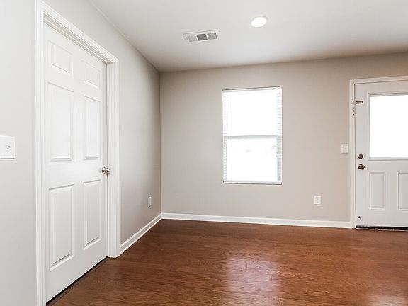 5th image of 233 Campfire Dr