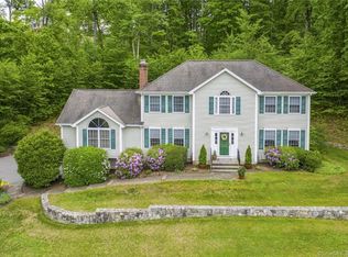 7 Shadow Ridge Cir, Newtown, CT 06470