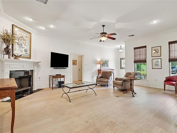 5th image of 213 Mallard Glen Dr