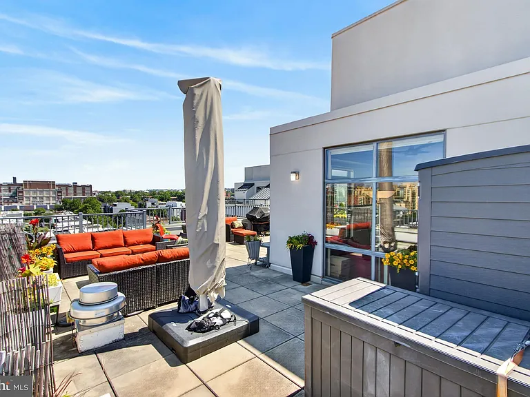 2020 12th St NW #Penthouse 03 — Photo 35