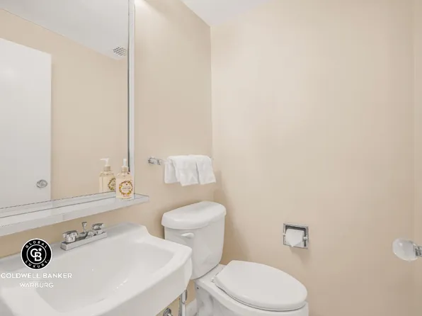 910 5th Avenue image 15 of 16