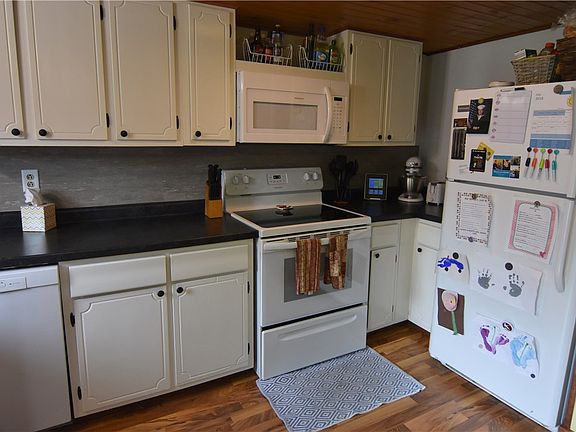 3rd image of 415 Humbird Street
