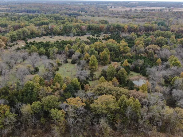 29807 Redbird Ln, La Plata, MO 63549