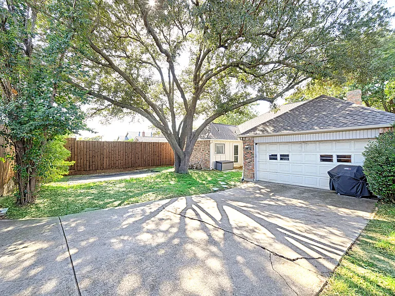 Flower Meadow Dr — Photo 16
