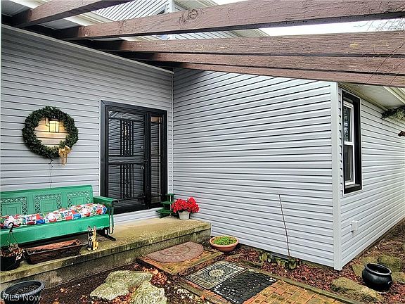 3rd image of 749 Dahlia Cir