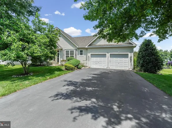 647 Martin Dr, Avondale, PA 19311