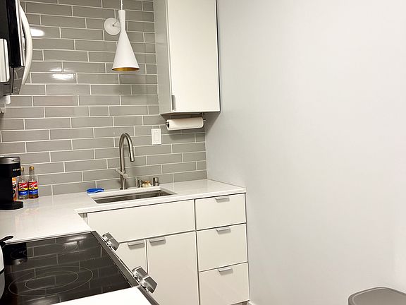 5th image of 899 S Plymouth Ct APT 602