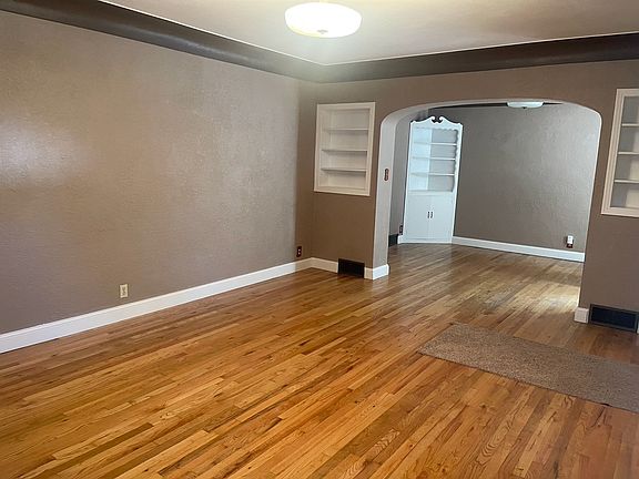 4th image of 749 Alderson Ave