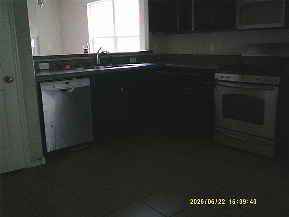 4th image of 4529 S Everett St
