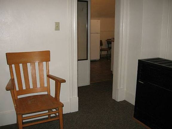 2nd image of 628 S 1st St W