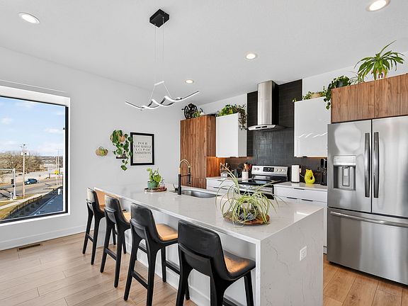 4th image of 550 Indianola Rd #1