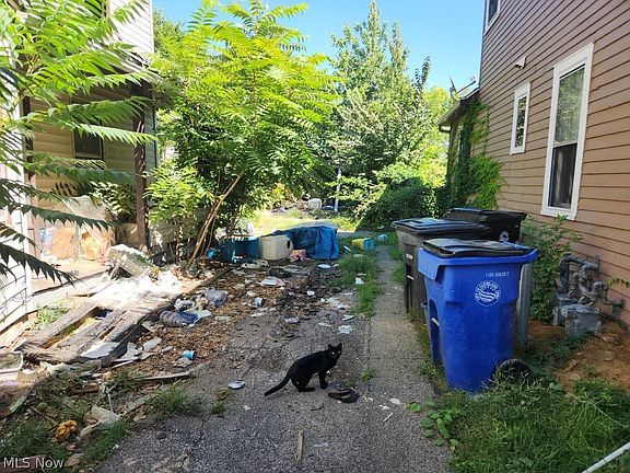 4th image of 1085 E 66th St