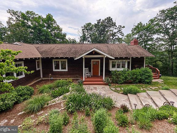 3rd image of 801 Woodside Dr
