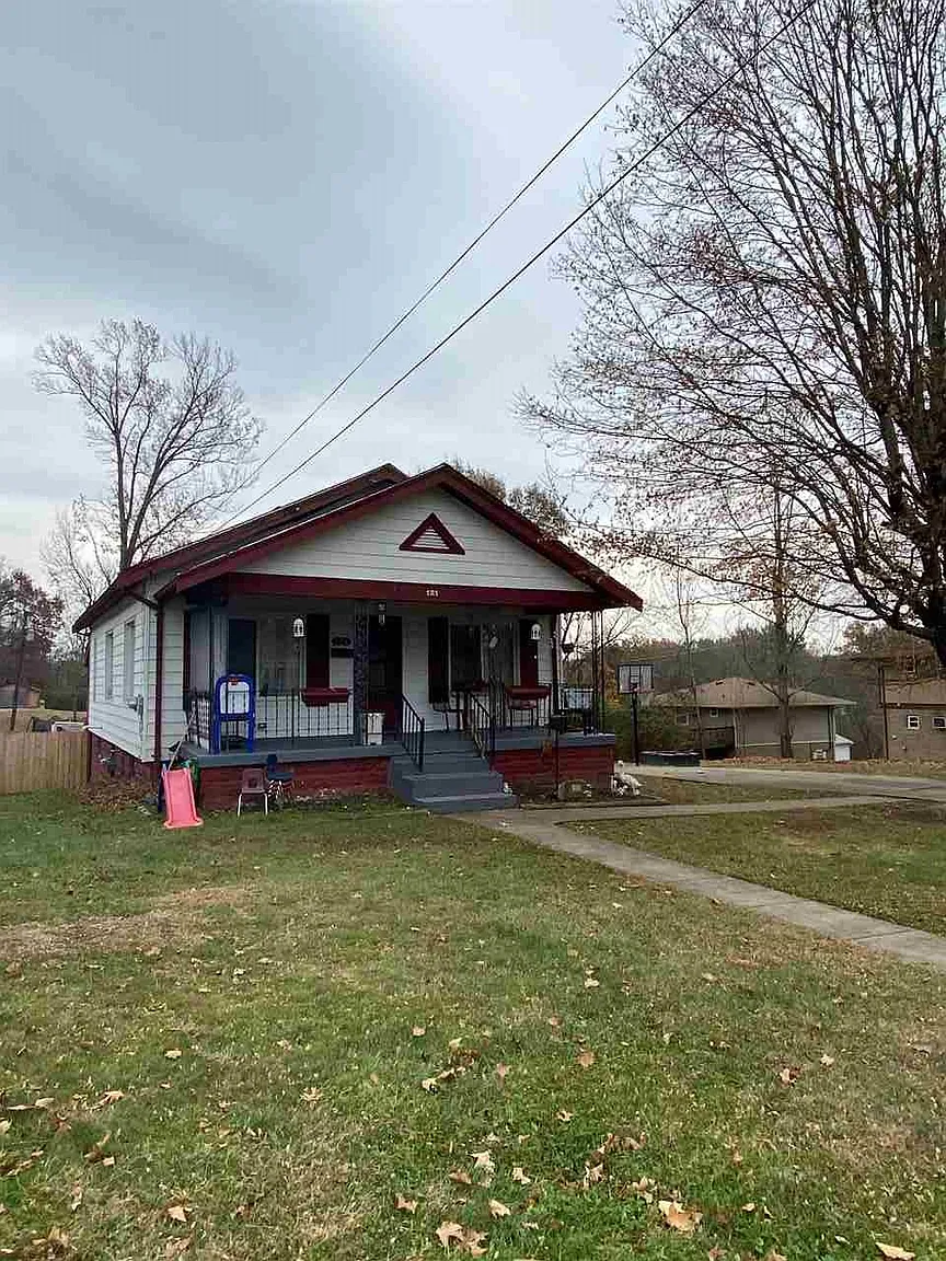 121 Walnut St photo 1