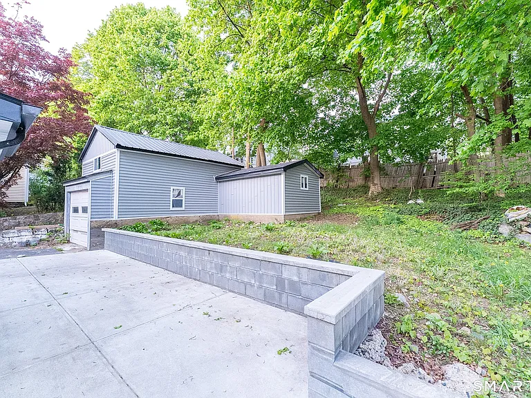 24 Concord St — Photo 5