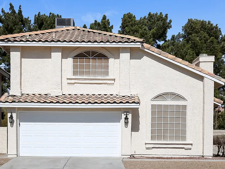 1403 Harmony Hill Dr — Photo 1