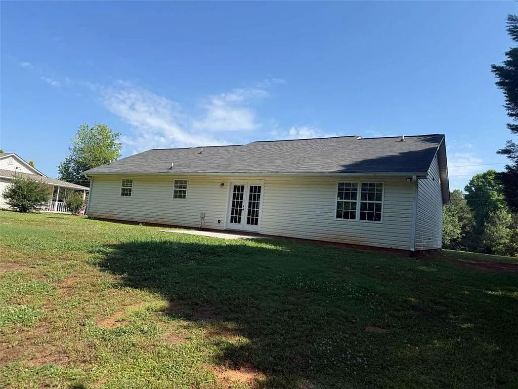 Building Photo - 25 Hunters Ridge Dr