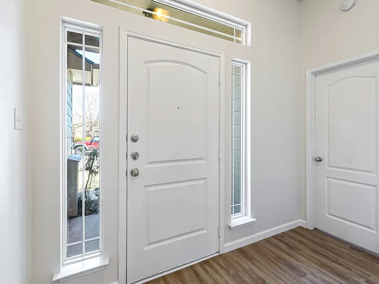 7807 Fieldstone Dr — Photo 3