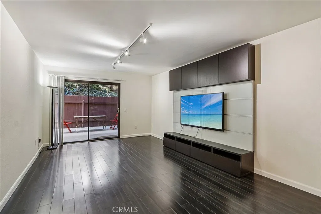 2 bed, 924 sqft, $2,750 — Photo 4