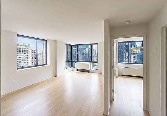 5th image of 1 Columbus Pl APT S28g