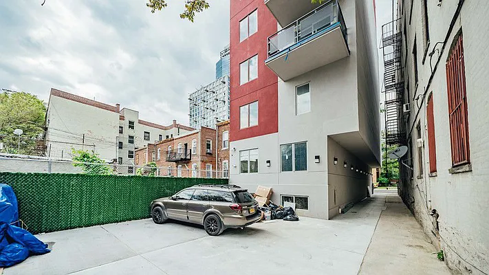 Rented by Nooklyn NYC LLC | media 47