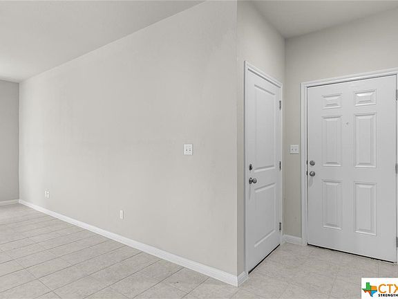 4th image of 241 Driftwood Ln