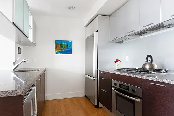 Sold by R New York | media 20