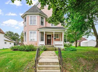 317 W Division St, Dodgeville, WI 53533