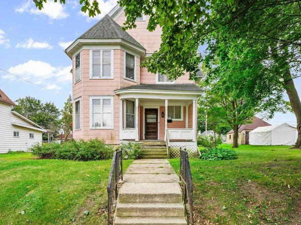 317 W Division St, Dodgeville, WI 53533