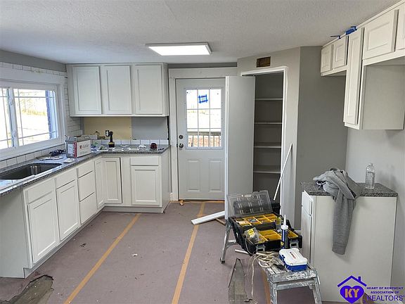 3rd image of 307 Central Ave