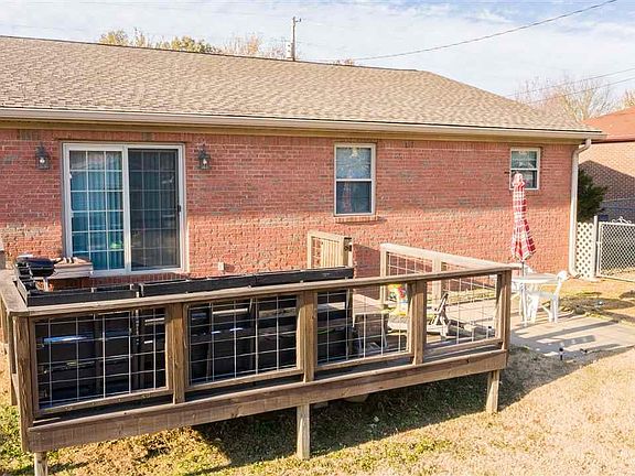 4th image of 144 Wyndotte Way