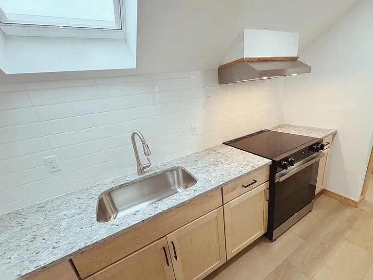 24 Grant St #8 — Photo 4
