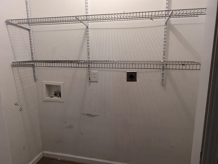 Washer/Dryer Hookups