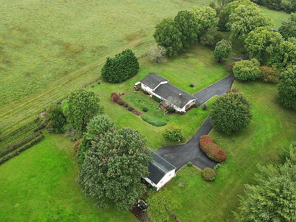 4th image of 8150 Applewood Ln