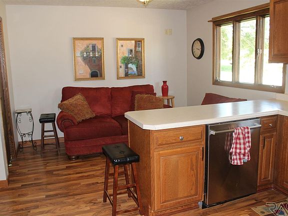 5th image of 837 N Maplewood Dr