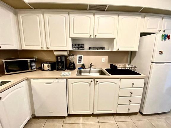 5th image of 3901 S Ocean Dr Suite 1A