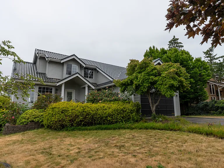 735 SW Barrington Dr — Photo 2