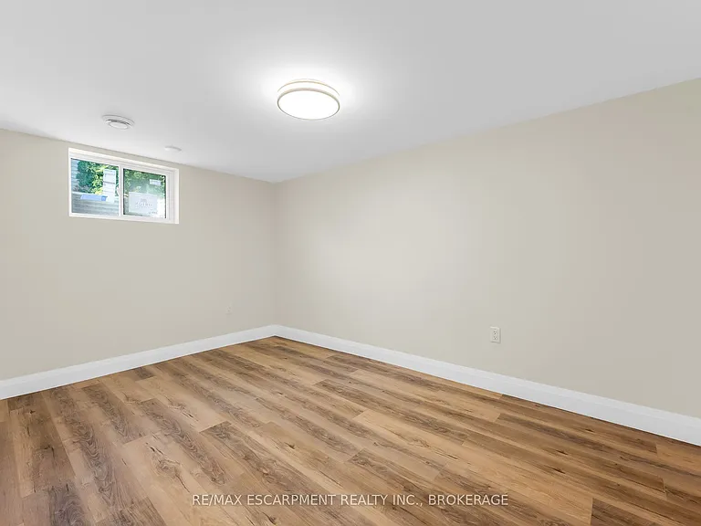 18 Princess St #LOWER — Photo 9