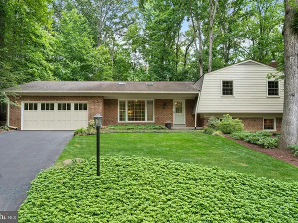2407 Red Maple Ln, Reston, VA 20191